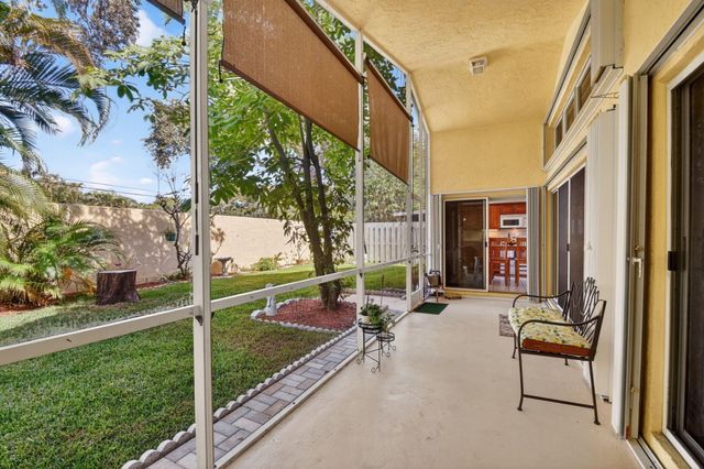 1033 W Fairfax Cir W W, Boynton Beach, FL 33436