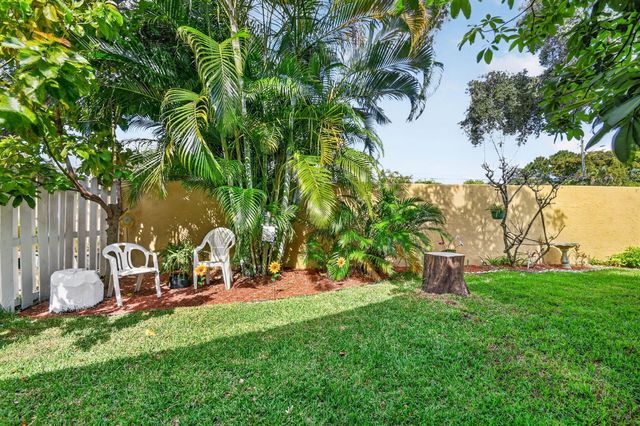 1033 W Fairfax Cir W W, Boynton Beach, FL 33436