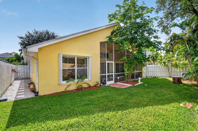 1033 W Fairfax Cir W W, Boynton Beach, FL 33436