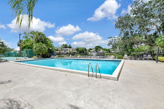 1033 W Fairfax Cir W W, Boynton Beach, FL 33436
