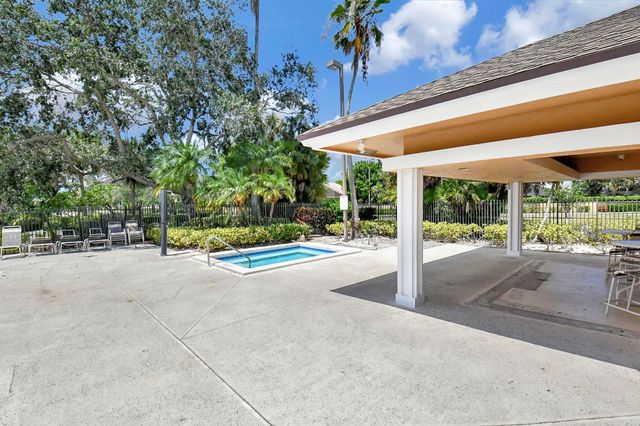 1033 W Fairfax Cir W W, Boynton Beach, FL 33436