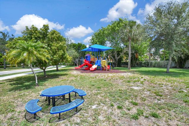 1033 W Fairfax Cir W W, Boynton Beach, FL 33436