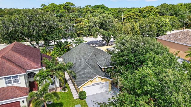 1033 W Fairfax Cir W W, Boynton Beach, FL 33436