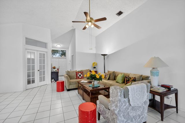 1033 W Fairfax Cir W W, Boynton Beach, FL 33436