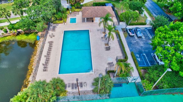 1033 W Fairfax Cir W W, Boynton Beach, FL 33436