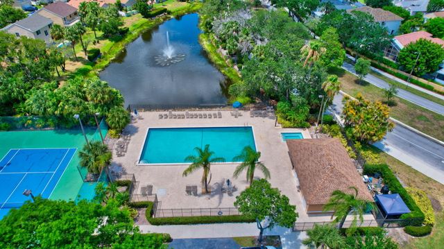 1033 W Fairfax Cir W W, Boynton Beach, FL 33436