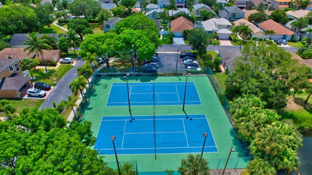 1033 W Fairfax Cir W W, Boynton Beach, FL 33436