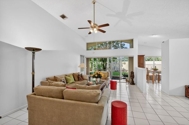 1033 W Fairfax Cir W W, Boynton Beach, FL 33436