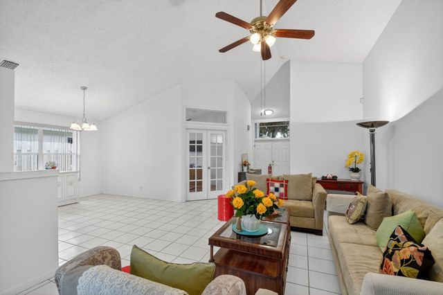 1033 W Fairfax Cir W W, Boynton Beach, FL 33436