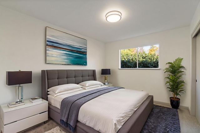 24 Sunnyside Avenue, Clovis, CA 93611