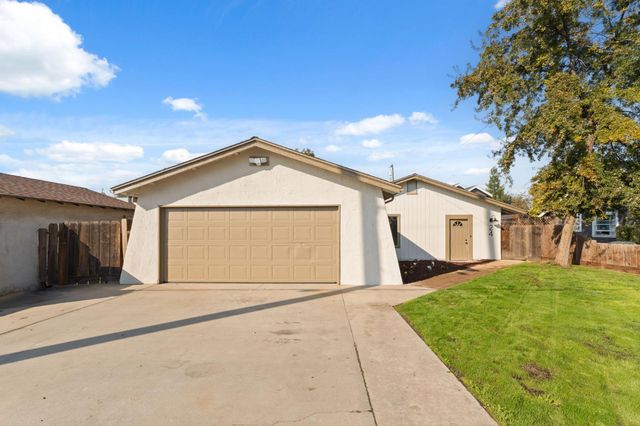 24 Sunnyside Avenue, Clovis, CA 93611