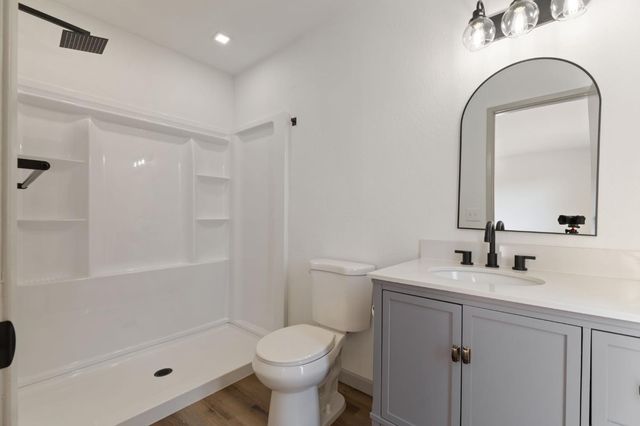 24 Sunnyside Avenue, Clovis, CA 93611