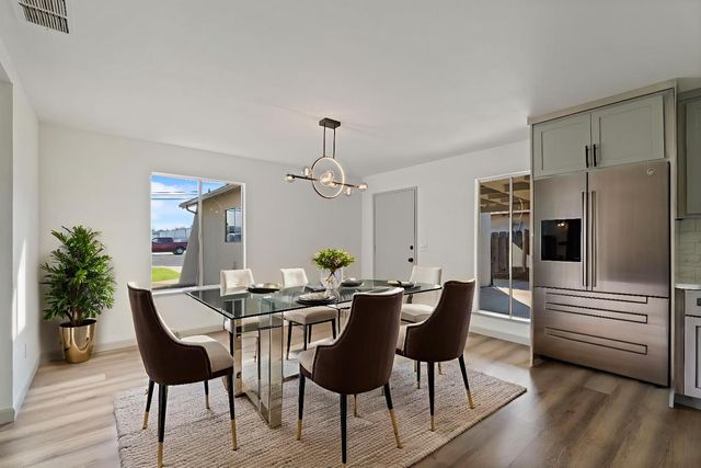 24 Sunnyside Avenue, Clovis, CA 93611