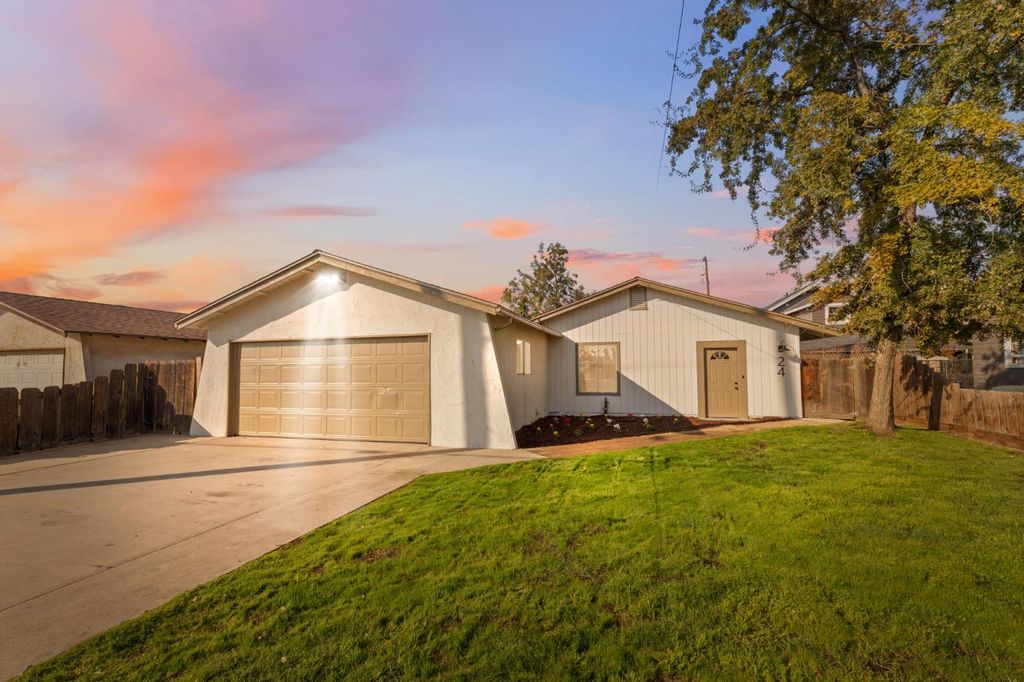 Image 1 of property listing at 24 Sunnyside Avenue, Clovis, CA 93611