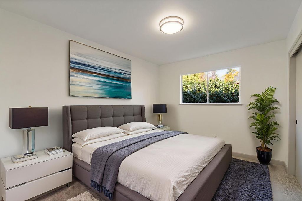 Image 16 of property listing at 24 Sunnyside Avenue, Clovis, CA 93611