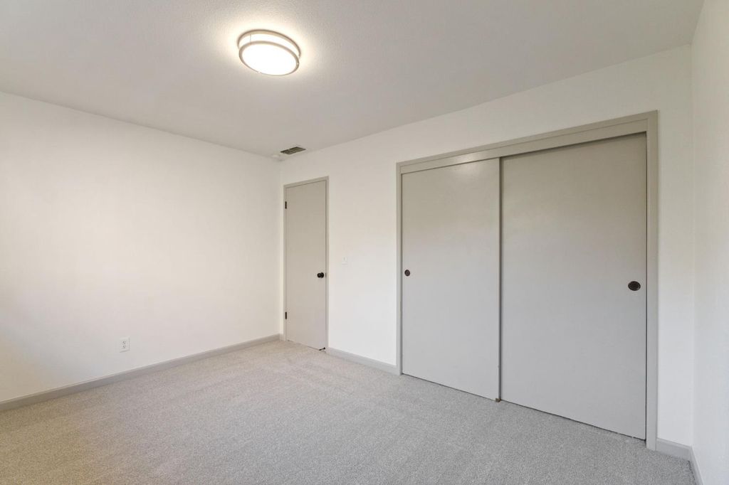 Image 19 of property listing at 24 Sunnyside Avenue, Clovis, CA 93611