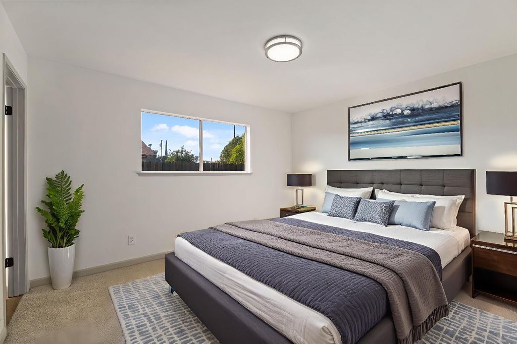 Image 20 of property listing at 24 Sunnyside Avenue, Clovis, CA 93611