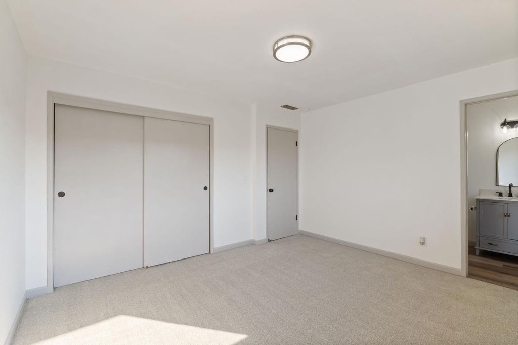 Image 21 of property listing at 24 Sunnyside Avenue, Clovis, CA 93611