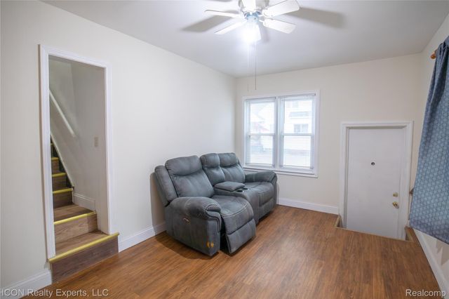 6838 Braun, Center Line, MI 48015