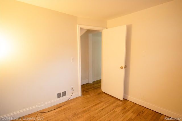 6838 Braun, Center Line, MI 48015