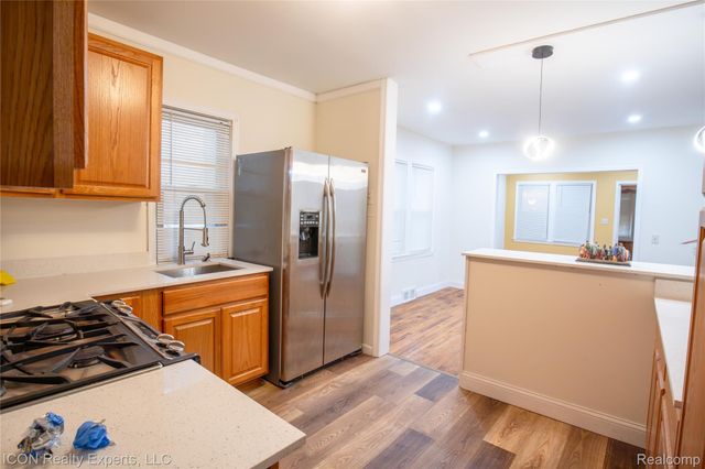 6838 Braun, Center Line, MI 48015