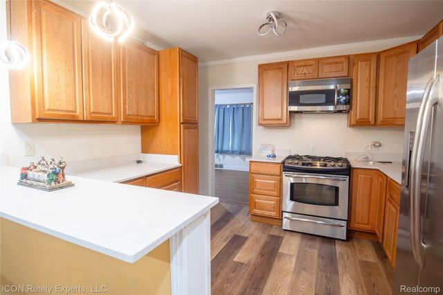 6838 Braun, Center Line, MI 48015