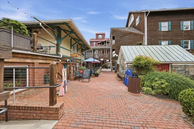 402 HAUPT SQ SE, Leesburg, VA 20175