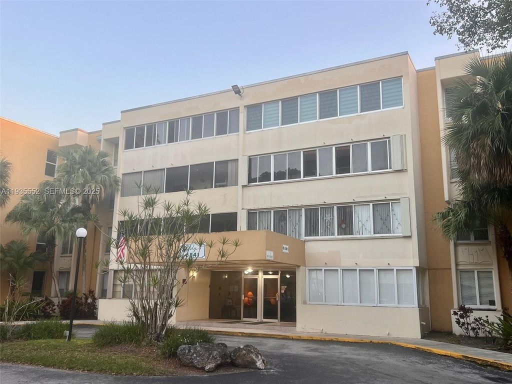 6841 SW 147th Ave 3C, Miami, FL 33193