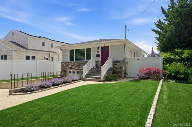 10 S Merrick Road, Massapequa, NY 11758