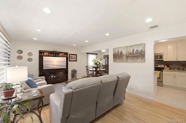 10 S Merrick Road, Massapequa, NY 11758