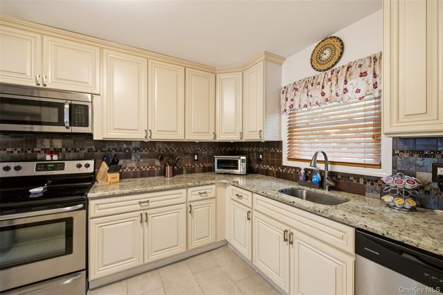10 S Merrick Road, Massapequa, NY 11758