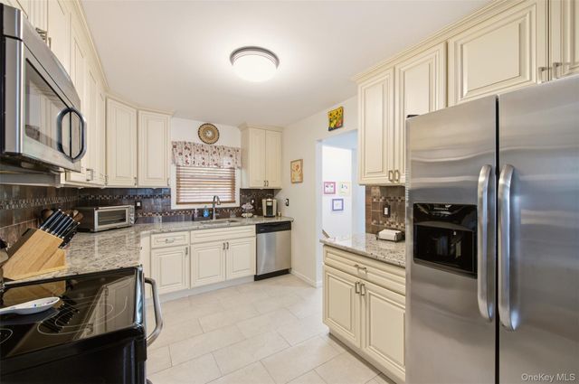 10 S Merrick Road, Massapequa, NY 11758