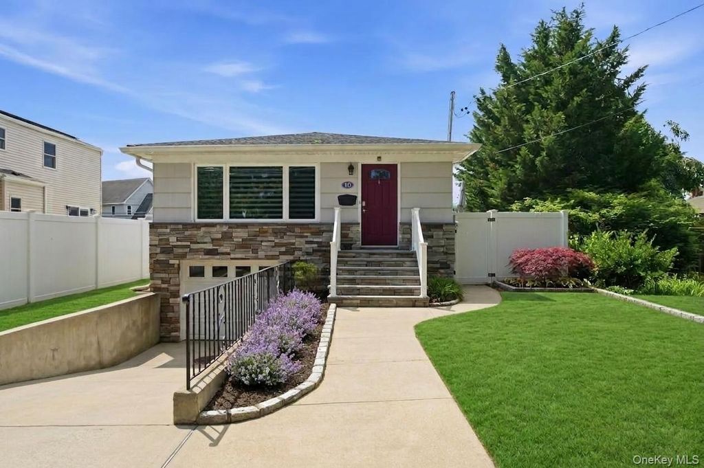 10 S Merrick Road, Massapequa, NY 11758
