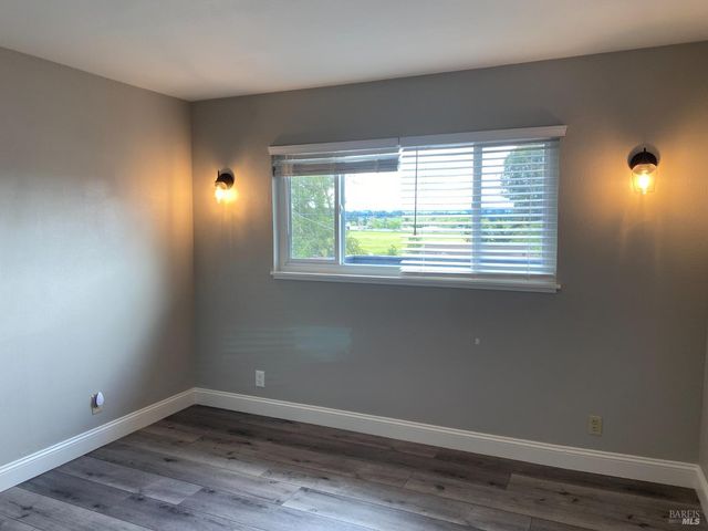 477 Orchard Ln, Penngrove, CA 94951