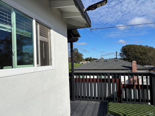 477 Orchard Ln, Penngrove, CA 94951