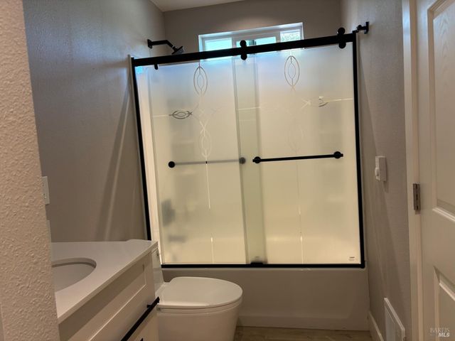 477 Orchard Ln, Penngrove, CA 94951