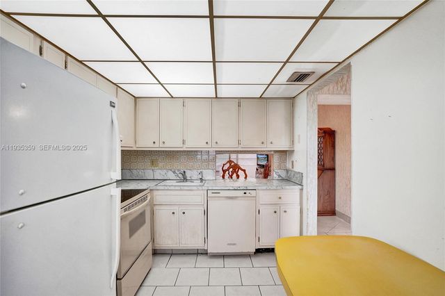 2800 NW 47th Ter 202A, Lauderdale Lakes, FL 33313