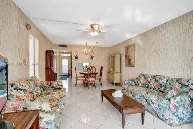 2800 NW 47th Ter 202A, Lauderdale Lakes, FL 33313