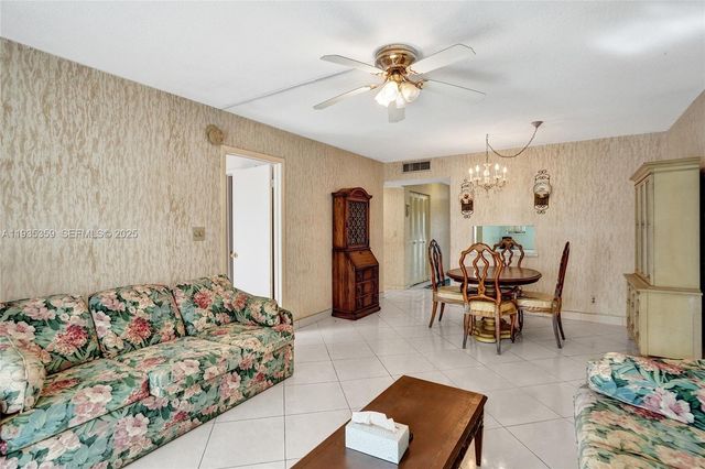 2800 NW 47th Ter 202A, Lauderdale Lakes, FL 33313