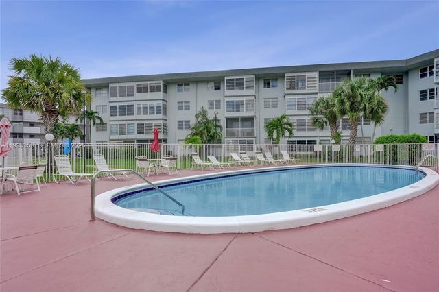 2800 NW 47th Ter 202A, Lauderdale Lakes, FL 33313