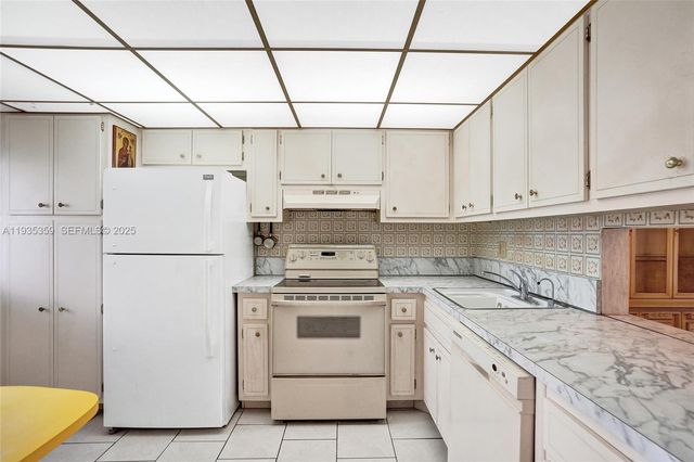 2800 NW 47th Ter 202A, Lauderdale Lakes, FL 33313