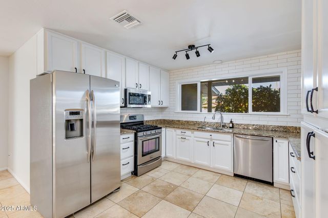 3961 E BECKER Lane, Phoenix, AZ 85028