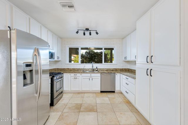 3961 E BECKER Lane, Phoenix, AZ 85028