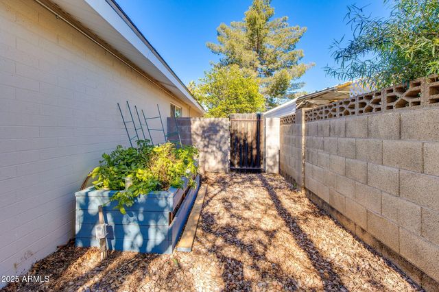 3961 E BECKER Lane, Phoenix, AZ 85028