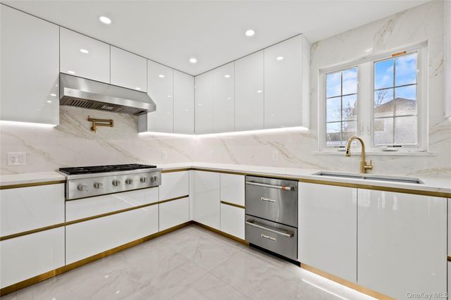 7662 174th Street, Fresh Meadows, NY 11366