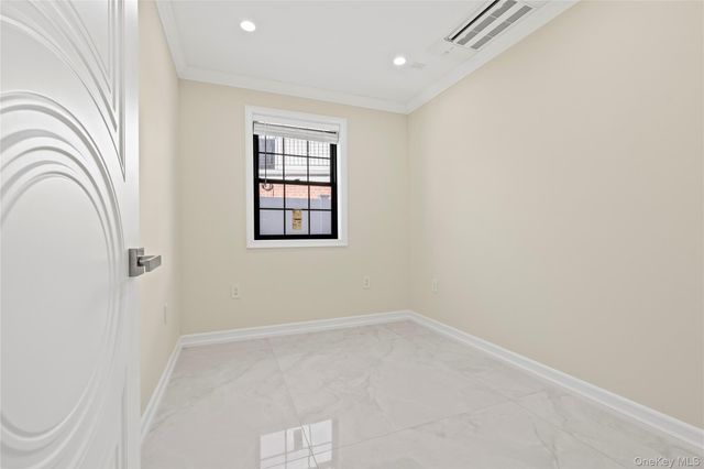 7662 174th Street, Fresh Meadows, NY 11366