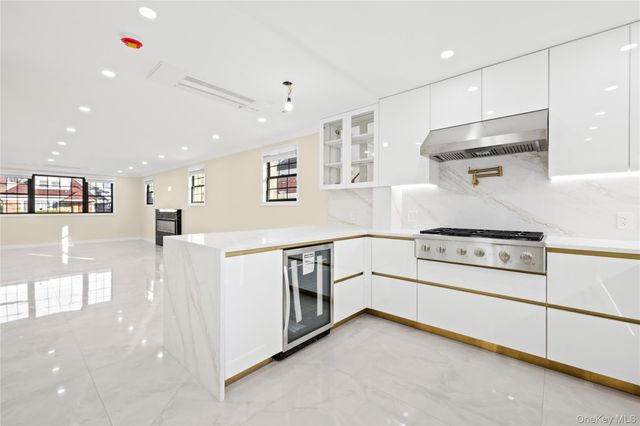 7662 174th Street, Fresh Meadows, NY 11366