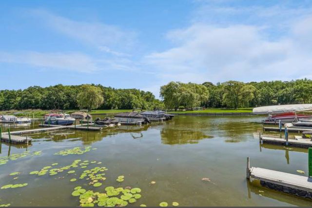 63 Aspen Colony 8, Fox Lake, IL 60020