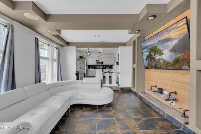 5758 CASTLE Way, El Paso, TX 79932