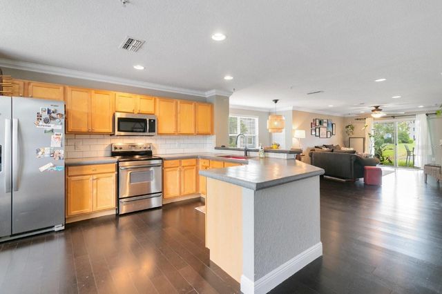 5800 LAKE POINTE VILLAGE CIRCLE 601, Orlando, FL 32822